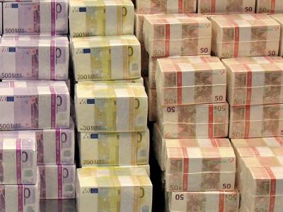 Der Staat kann bis 2017 mit 14 Milliarden Euro mehr Steuereinnahmen rechnen als bisher geplant. Foto: Bundesbank/Archiv Euro-Scheine