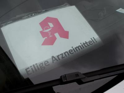 Auch Kliniken haben mitunter Schwierigkeiten, die richtigen Präparate zu bekommen. Foto: Peter Kneffel Eilige Arzneimittel
