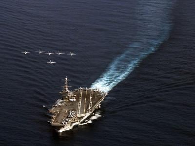 Ein US-Flugzeugträger ist unterwegs ins Notstandsgebiet. Foto: Liam Kennedy/US Department of Defense USS Washington