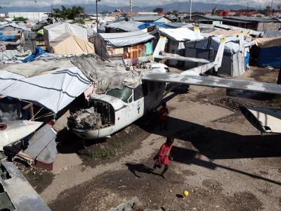 Flüchtlingslager auf Haiti nach Hurrikan «Sandy». Im langjährigen Vergleich von 1993 bis 2012 liegt der karibikstaat auf Platz drei der besonders verwundbaren Staaten, hinter Honduras und Birma. Foto: Orlando Barria Flüchtlingslager auf Haiti