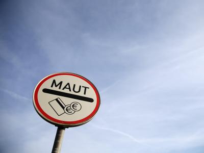In punkto Verkehr kracht es in den Koalitionsverhandlungen von Union und SPD. Dabei war eine Ausweitung der Lkw-Maut eigentlich parteiübergreifender Konsens. Foto: Christian Charisius/Archiv/Symbolbild Maut-Streit