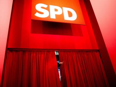 Die Frage des Eintritts in eine große Koalition als Juniorpartner der Union dürfte ein zentrales Thema des Parteitags werden. Foto: Kay Nietfeld SPD-Bundesparteitag