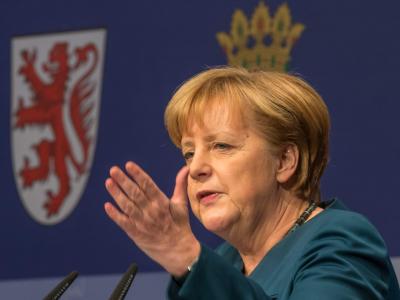 Bundeskanzlerin Angela Merkel (CDU) spricht in Erfurt zu den Delegierten des diesjährigen Deutschlandtags der Jungen Union. Foto: Michael Reichel Deutschlandtag der Jungen Union