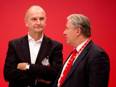 Brandenburgs Regierungschef Dietmar Woidke (l, mit Klaus Wowereit) will den einheitlichen Mindestlohn für Ost und West. Foto: Kay Nietfeld Woidke