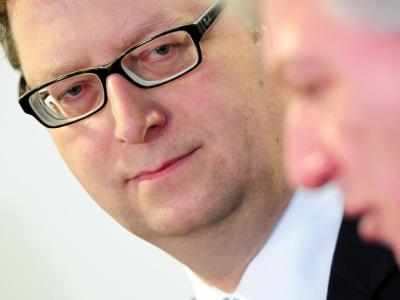 Kann Thorsten Schäfer-Gümbel (l) auch ohne Volker Bouffier eine funktionierende Regierung bilden? Foto: Daniel Reinhardt Schäfer-Gümbel und Bouffier