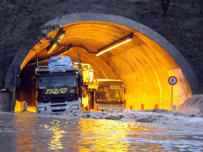 Zyklon «Cleopatra» bringt der italienischen Mittelmeerinsel Sardinien Tod und Zerstörung. Foto: Massimo Locci Unwetter auf Sardinien