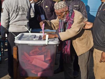 Rund 12,5 Millionen Menschen in Nepal sind aufgerufen, unter 122 Parteien diejenigen Abgeordneten zu wählen, die ein Grundgesetz ausarbeiten sollen. Foto: Narendra Shrestha Wähler