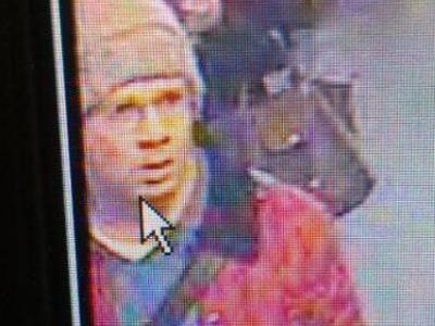 Mit diesem Foto suchte die Pariser Polizei nach dem Schützen. Foto: Ho Verdächtiger