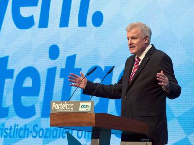 CSU-Chef Horst Seehofer beim Parteitag in München. Foto: Peter Kneffel CSU-Chef Seehofer