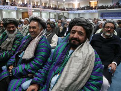 Delegierte der Loya Jirga während einer Rede von Präsident Karsai. Foto: S. Sabawoon Loya Jirga in Kabul