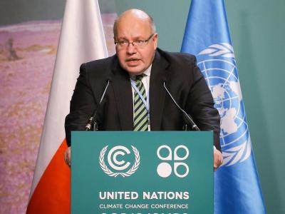 Bundesumweltminister Peter Altmaier spricht auf dem UN-Klimagipfel in Warschau. Foto: Pawel Supernak Peter Altmaier in Warschau