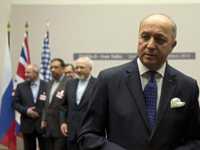 Der französische Außenminister Laurent Fabius (r) bei den Atomverhandlungen in Genf. Foto: Martial Trezzini Laurent Fabius in Genf