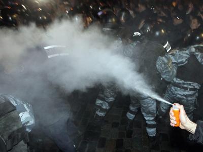 Während der Proteste setzten sowohl die Polizei als auch die Demonstranten Pfefferspray ein. Foto: Sergey Dolzhenko Pfefferspray