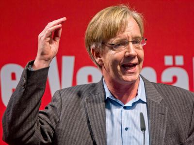 Dietmar Bartsch kritisiert unter anderem die Ausnahmeregelungen beim Mindestlohn. Foto: Jens Büttner Bartsch