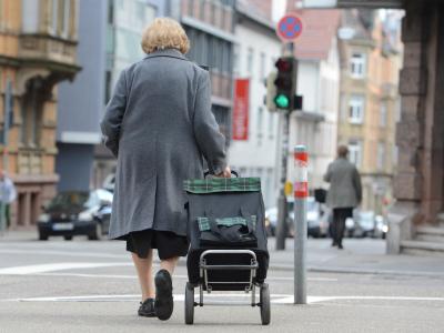 Wer aus Krankheitsgründen in Erwerbsminderungsrente gehen muss, soll deutlich besser gestellt werden als bisher. Foto: Franziska Kraufmann/Symbolbild Rente