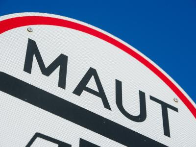 Union und SPD haben sich in ihren Koalitionsverhandlungen zwar darauf verständigt, 2014 ein Gesetz zur Pkw-Maut zu verabschieden, dies aber unter Vorbehalt gestellt. Foto: Stefan Sauer PKW-Maut