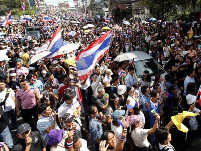 Tausende Demonstranten haben erneut den Rücktritt der thailändischen Regierungschefin Yingluck Shinawatra gefordert. Foto: Rungroj Yongrit Proteste in Bangkok