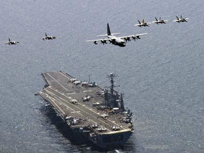 Ein US-Flugzeugträger im Meer östlich der koreanischen Halbinsel. Foto: MC3 CHARLES OKI/Archiv Wachsende Spannungen