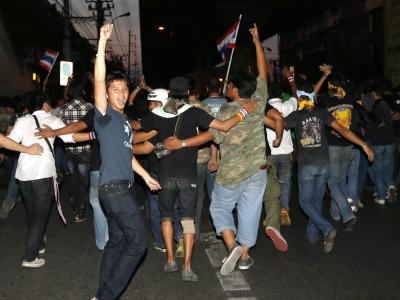 In Bangkok spitzen sich die Proteste gegen die Regierung zu. Rungroj Yongrit Foto: Rungroj Yongrit Proteste