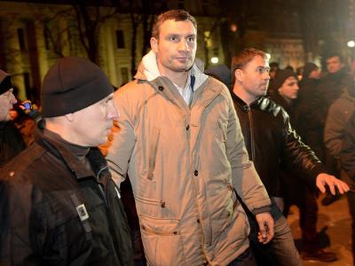 Oppositionspolitiker und Boxweltmeister Vitali Klitschko führt die Demonstranten an. Foto: Filip Singer Vitali Klitschko