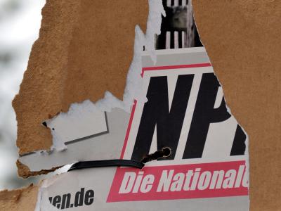 Die Länder sehen die NPD-Ideologie als weitgehend identisch mit der Lehren des Nationalsozialismus an. Foto: Hendrik Schmid NPD-Wahlplakat