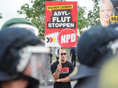 NPD-Wähler sind meist jung und männlich. Foto: Ole Spata Rechte gegen Flüchtlingsheim