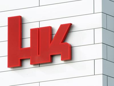 Das Firmenlogo des Rüstungskonzerns Heckler & Koch. Foto: Patrick Seeger H&K