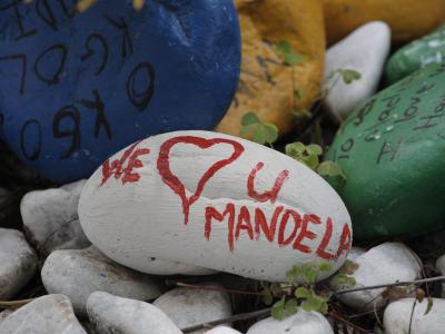Auf der ganzen Welt trauern die Menschen um Nelson Madela. Foto: Kim Ludbrook Reaktionen