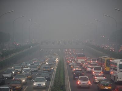In Zentral- und Ostchina haben die Behörden erneut Smog-Alarm ausgerufen. Foto: Diego Azubel/Archiv Smog in China