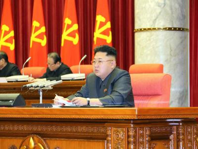 Nordkoreas Machthabers Kim Jong Un, hier bei einer Sitzung am vergangenen Sonntag, hatte seinen Onkel entmachtet. Foto: Rodong Sinmun Machthaber Kim Jong Un