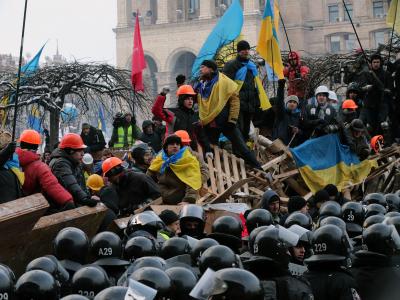 Innenminister Witali Sachartschenko sagte einer Mitteilung zufolge, dass es keine Erstürmung des Platzes der Unabhängigkeit geben werde. Foto: Anatoly Maltsev Platz der Unabhängigkeit