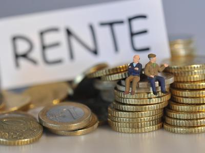 Wegen der prall gefüllten Rentenkasse müsste der Beitrag zum 1. Januar von 18,9 auf 18,3 Prozent vom Bruttolohn sinken. Diesen Mechanismus wollen Union und SPD aber außer Kraft setzen. Foto: Andreas Gebert Rente