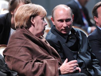 Moskau hofft auf eine Stabilisierung im Verhältnis zwischen Kremlchef Wladimir Putin und Bundeskanzlerin Merkel. Foto: Alexey Druginyn/Ria Novosti/Archiv Putin und Merkel