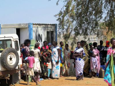 ZIvilisten suchen Schutz auf dem UN-Gelände neben dem Flughafen der südsudanesischen Hauptstadt Juba. Foto: Rolla Hinedi/UNMISS Auf der Flucht