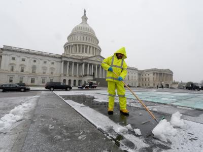 Kapitol in Washington. Noch im Oktober führte der US-Etatstreit zum Verwaltungskollaps. Diesmal einigten sich Republikaner und Demokraten fast reibungslos. Gibt das Anlass zur Hoffnung? Foto: Michael Reynolds Kapitol in Washington