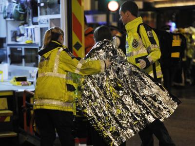 Mehr als 700 Menschen wollten im Londoner Apollo-Theater ein wenig Entspannung - dann stürzte ein Teil der Decke ein. Knapp 80 Menschen wurden verletzt. Foto: Facundo Arrizabalaga Verletzte