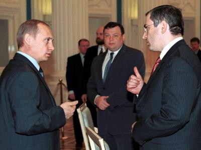 Vor seiner Festnahme in Jahr 2003 arbeitete Michail Chodorkowski (r) mit Wladimir Putin zusammen. Foto: epa Tass Pool Putin und Chodorkowski