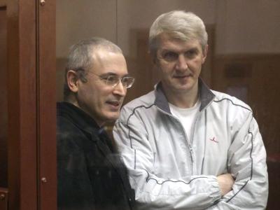 Der immer noch inhaftierte Platon Lebedew (r.) war Geschäftspartner des einstigen Ölmilliardärs Chodorkowski. Foto: Sergei Chirikov/Archiv Chodorkowski und Lebedew