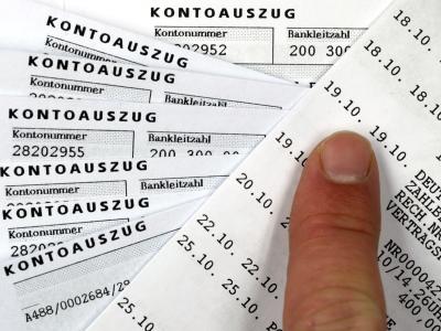 Bei einer Selbstanzeige besteht die Möglichkeit, straffrei auszugehen. Allerdings müssen Steuersünder dafür komplett reinen Tisch machen. Foto: Jens Büttner/Archiv Kontoauszüge