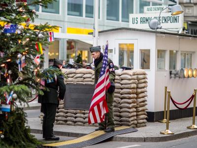 Der Checkpoint Charlie in Berlin. Foto: Hannibal Checkpoint Charlie