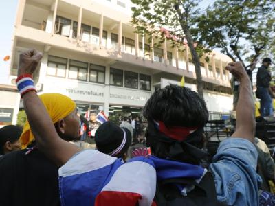 Die Demonstranten in Bangkok verlangen politische Reformen und setzen sich für eine ungewählte Übergangsregierung ein. Foto: Narong Sangnak Regierungsgegner in Bangkok