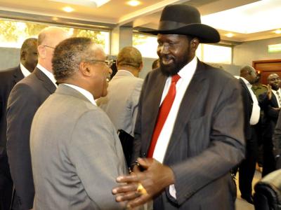 Hintergrund der Unruhen im Südsudan ist ein Machtkampf von Präsident Salva Kiir mit seinem im Juli entlassenen Stellvertreter Riek Machar. EPA/PHILLIP DHIL Foto: Phillip Dhil Präsident Salva Kiir (R)