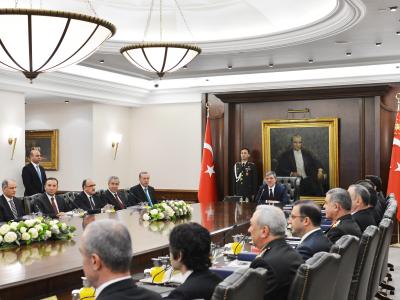 Das neue Kabinett tritt zum ersten Mal zusammen. Foto: Presidental Press Office Kabinett