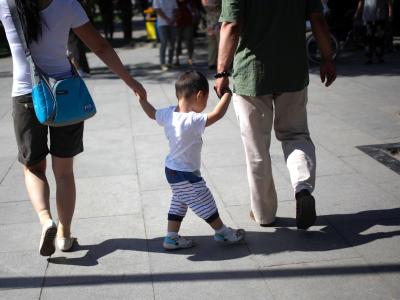 China lockert die Ein-Kind-Politik. Foto: How Hwee Young/Illustration Familie