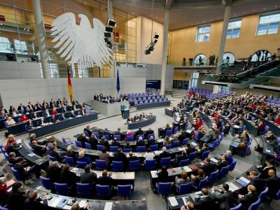 Kanzlerin Merkel gibt am 18. Dezember im Bundestag ihre erste Regierungserklärung für die neue Legislaturperiode ab. Foto: Tim Brakemeier Bundestag