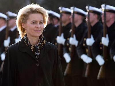 Der Bundeswehrverband mahnt zur Eile. Ministerin von der Leyen werde keine 100 Tage Schonzeit haben. Foto: Maurizio Gambarini Ursula von der Leyen