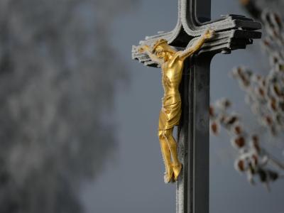 Vor vier Jahren erschütterte der Missbrauchsskandal die katholische Kirche. Inzwischen wurden Opfer mit mehreren Millionen Euro entschädigt. Foto: Felix Kästle Wegekreuz