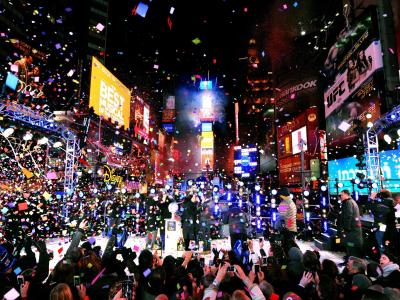 Mit einem Riesen-Spektakel auf dem Times Square ist die Millionenmetropole New York in das neue Jahr gestartet. Foto: Peter Foley Times Square