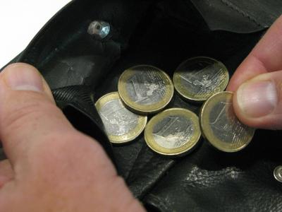 Alleinstehende Hartz-IV-Empfäger bekommen ab heute neun Euro mehr im Monat. Foto: Franz-Peter Tschauner Hartz-IV-Regelsatz steigt