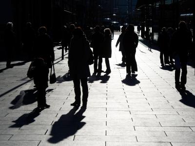 Die Koalition streitet weiter über die Grenzen der Freizügigkeit. Foto: Arno Burgi/Symbolbild Passanten